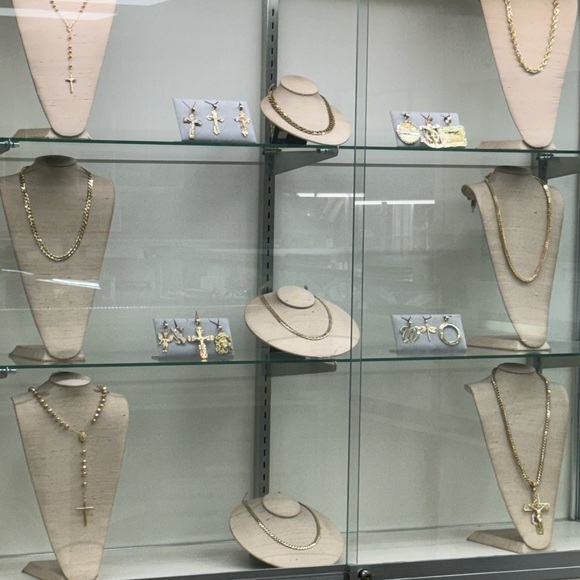 Meet your Posher, Glendale Pawn & Jewlery - Picture 9 of 13